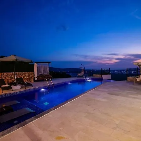 Villa Kalkan Uezuemlue De Doga Icerisinde Muhafazakar *