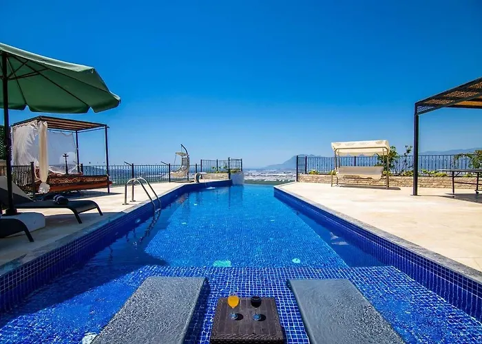 Kalkan Uezuemlue De Doga Icerisinde Muhafazakar Villa *