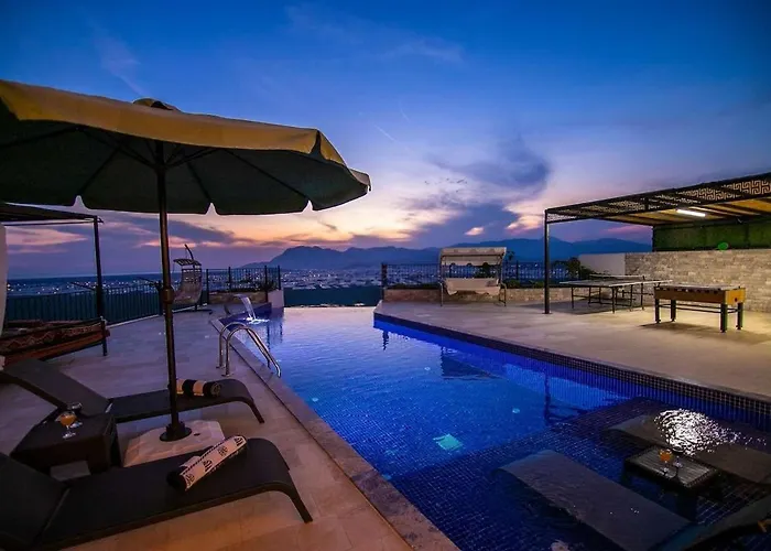 Villa Kalkan Uezuemlue De Doga Icerisinde Muhafazakar