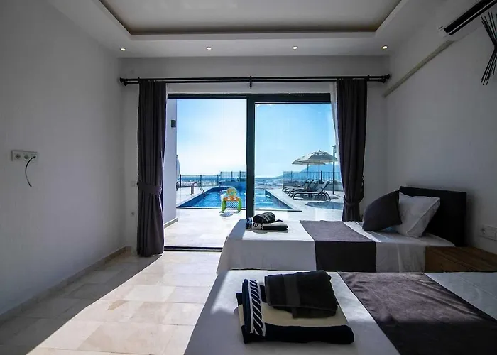 Kalkan Uezuemlue De Doga Icerisinde Muhafazakar Villa