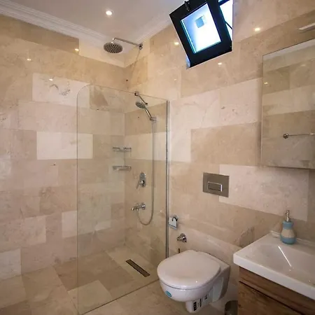 Kalkan Uezuemlue De Doga Icerisinde Muhafazakar 别墅