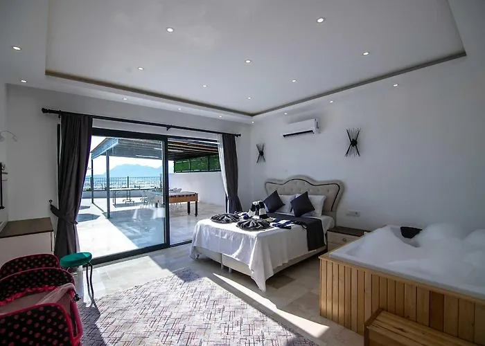 Villa Kalkan Uezuemlue De Doga Icerisinde Muhafazakar *