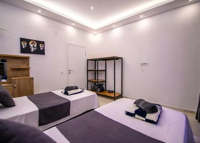 Kalkan Uezuemlue De Doga Icerisinde Muhafazakar * Uzumlu (Mediterranean)