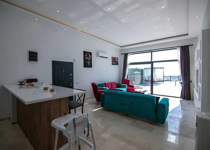 Kalkan Uezuemlue De Doga Icerisinde Muhafazakar