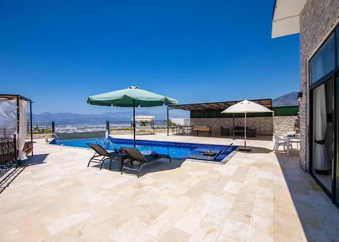 Kalkan Uezuemlue De Doga Icerisinde Muhafazakar